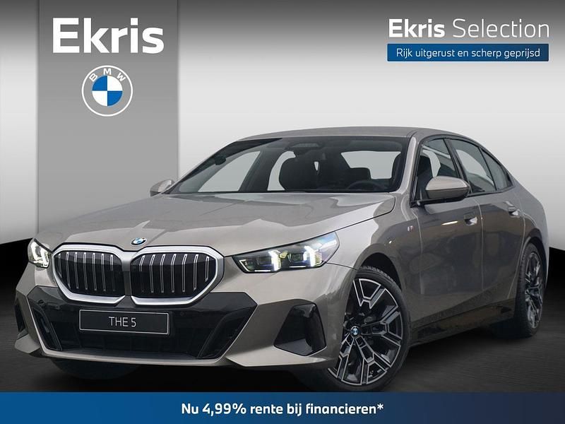 Grijs Gebruikt 2025 BMW 520 M Sport Sedan | € 61.400 (Super prijs) - Afbeelding 1/4