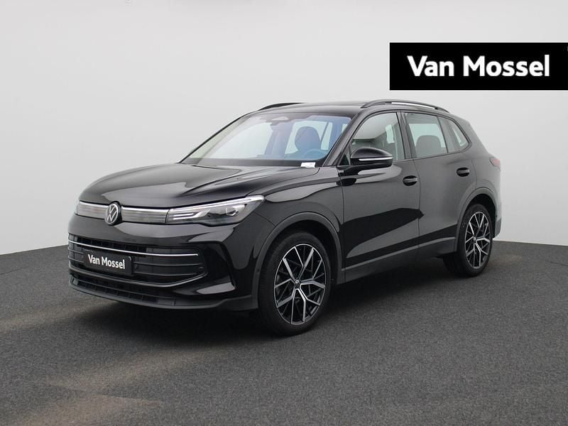 Zwart Gebruikt 2024 VW Tiguan Edition SUV | € 49.900 (Eerlijke prijs) - Afbeelding 1/4
