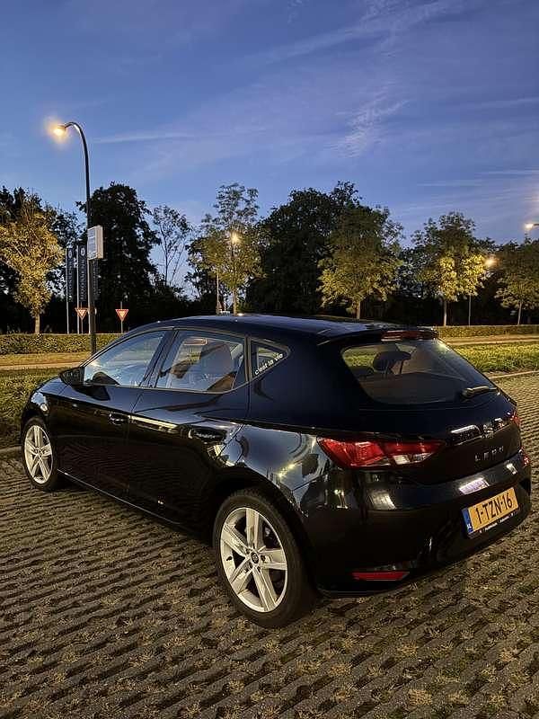 Zwart Gebruikt 2013 Seat Leon Style Hatchback | € 6.000 - Afbeelding 1/4