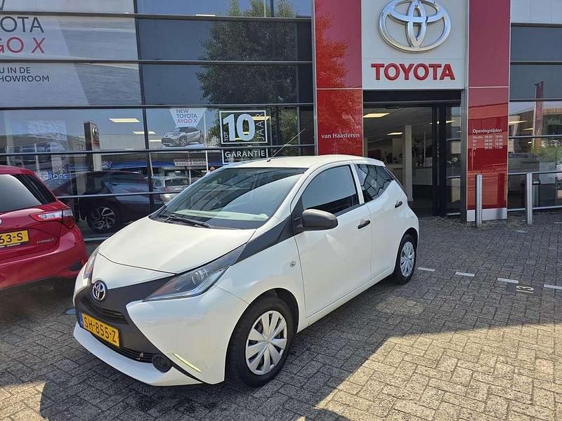 Wit Gebruikt 2018 Toyota Aygo Hatchback | € 8.000 (Eerlijke prijs) - Afbeelding 1/4