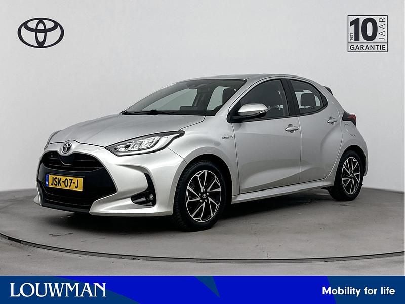 Grijs Occasion 2025 Toyota Yaris Hybrid Hatchback | € 19.445 (Goede deal) - Afbeelding 1/4
