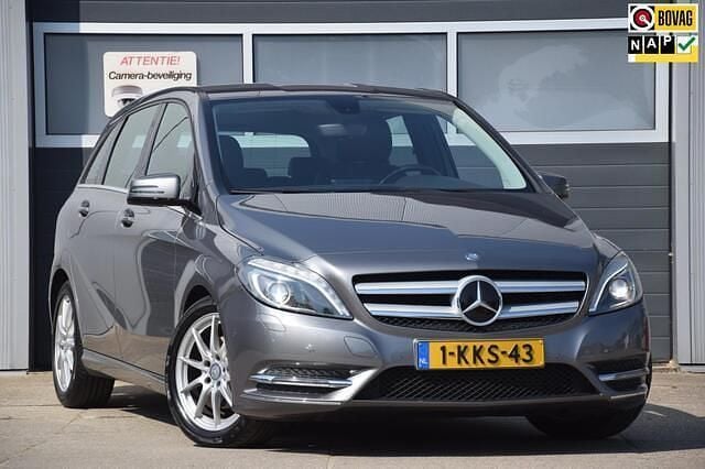 Grijs Gebruikt 2013 Mercedes B200 Prestige MPV | € 10.900 (Eerlijke prijs) - Afbeelding 1/3