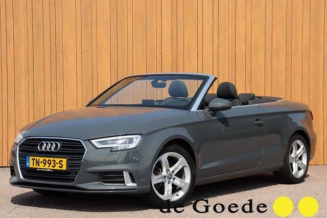 Grijs, metallic lak Gebruikt 2018 Audi A3 Cabriolet Sport Cabriolet | € 24.940 (Eerlijke prijs) - Afbeelding 1/4