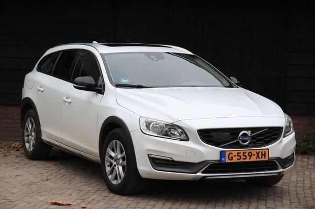 Wit (metallic) Gebruikt 2015 Volvo V60 CC Business Edition Stationwagen | € 9.750 (Goede deal) - Afbeelding 1/4