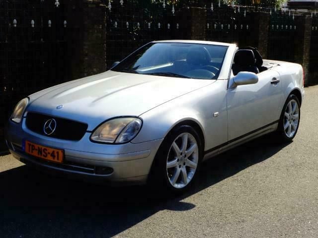 Grijs, metallic lak Gebruikt 1998 Mercedes SLK200 Cabriolet | € 3.250 - Afbeelding 1/4