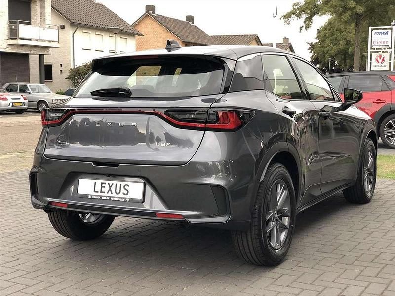 Nieuw Lexus LBX 136 PK (100 kW) 2025 Grijs SUV