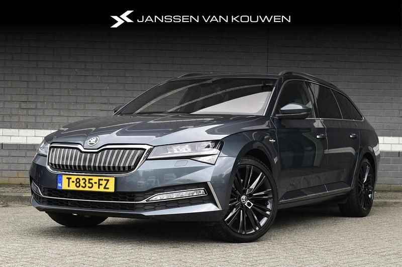 Grijs Gebruikt 2020 Skoda Superb LAURIN & KLEMENT Stationwagen | € 26.745 (Iets duurder) - Afbeelding 1/4