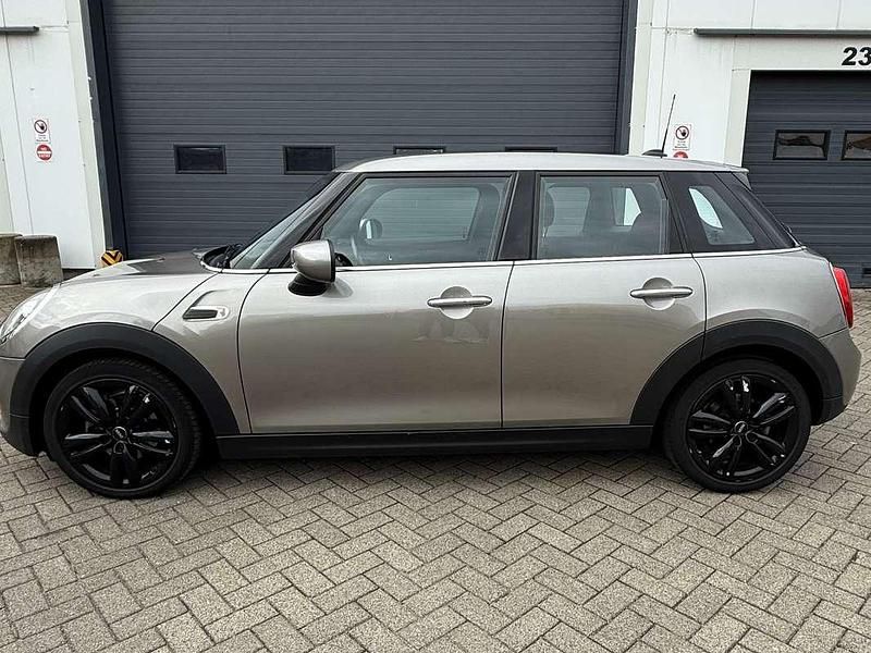 Grijs Gebruikt 2019 Mini ONE Hatchback | € 11.900 (Goede deal) - Afbeelding 1/4