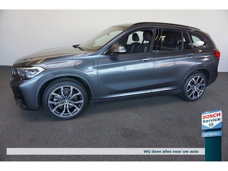 Grijs Gebruikt 2021 BMW X1 M Sport SUV | € 28.850 (Eerlijke prijs) - Afbeelding 1/4