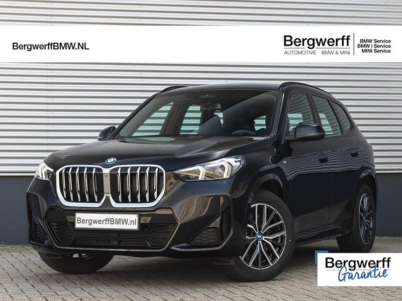 Zwart, metallic lak Gebruikt 2025 BMW X1 Comfort Edition SUV | € 50.875 (Eerlijke prijs) - Afbeelding 1/4