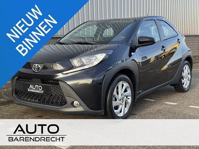 Zwart Occasion 2023 Toyota Aygo X Play SUV | € 17.945 (Eerlijke prijs) - Afbeelding 1/4