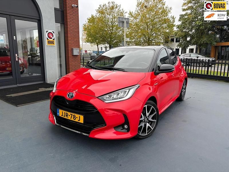 Rood Gebruikt 2020 Toyota Yaris Hybrid Edition Hatchback | € 20.950 (Eerlijke prijs) - Afbeelding 1/4