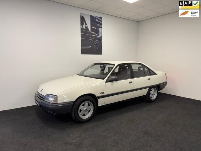 Wit Gebruikt 1987 Opel Omega Sedan | € 6.490 - Afbeelding 1/4
