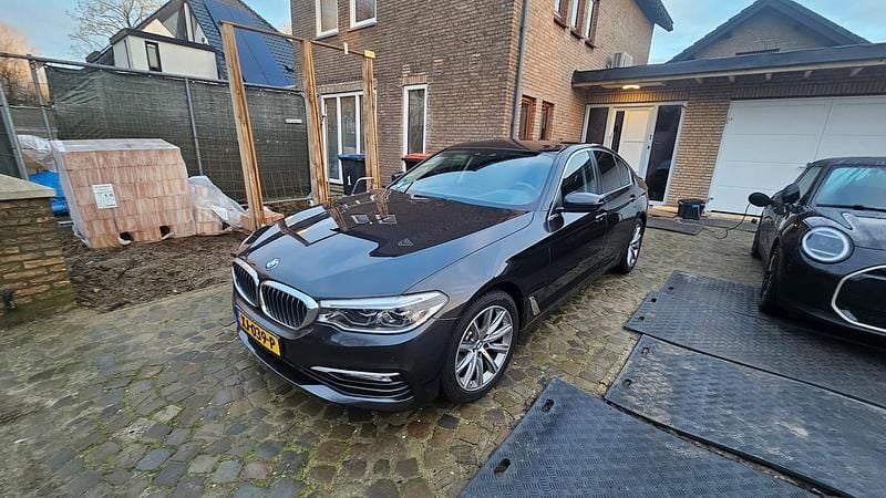 Grijs (metallic) Occasion 2017 BMW 520 Executive Sedan | € 19.750 (Goede deal) - Afbeelding 1/4