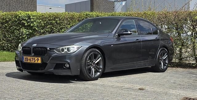 Grijs Gebruikt 2014 BMW 328 Sedan | € 11.999 (Duur) - Afbeelding 1/4