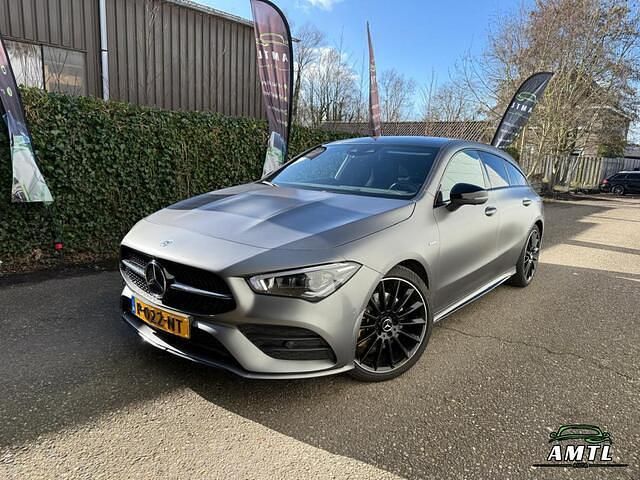 Grijs Gebruikt 2022 Mercedes 250 AMG line Stationwagen | € 42.900 - Afbeelding 1/4