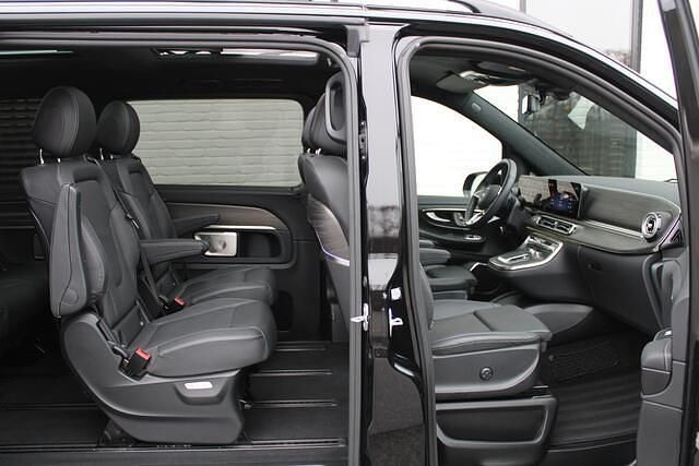 Occasion Mercedes V300 Exclusive 241 PK (177 kW) 2024 Zwart (metallic) MPV