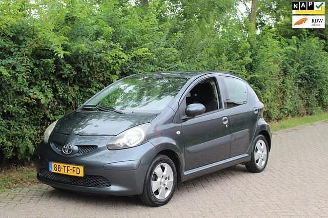Grijs Gebruikt 2006 Toyota Aygo Hatchback | € 2.450 (Eerlijke prijs) - Afbeelding 1/4