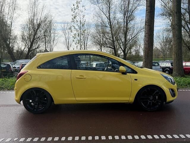 Geel Gebruikt 2011 Opel Corsa Hatchback | € 2.499 (Goede deal) - Afbeelding 1/4