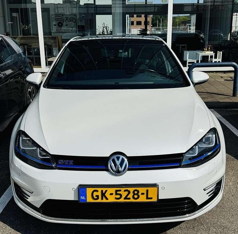 Wit Gebruikt 2025 VW Golf VIII GTE Sedan | € 14.500 - Afbeelding 1/4