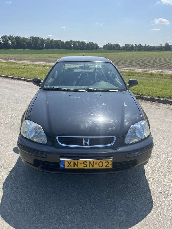 Zwart Gebruikt 1999 Honda Civic S Hatchback | € 1.750 (Goede deal) - Afbeelding 1/4