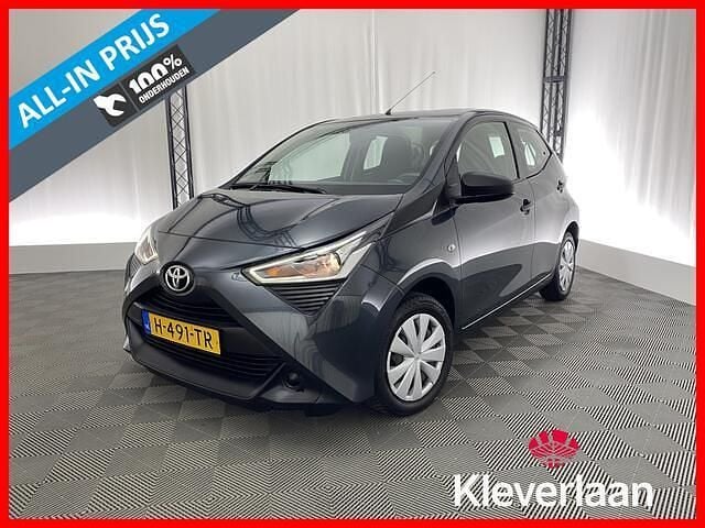 Grijs Gebruikt 2020 Toyota Aygo Hatchback | € 10.995 (Eerlijke prijs) - Afbeelding 1/4