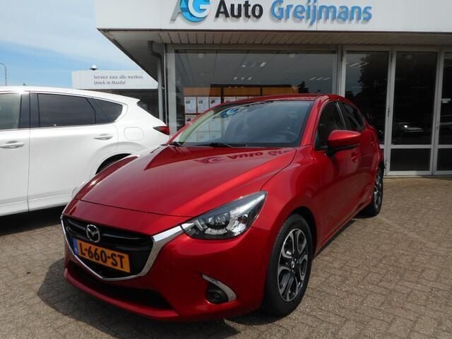 Rood, metallic lak Gebruikt 2017 Mazda 2 Hatchback | € 12.750 (Eerlijke prijs) - Afbeelding 1/4