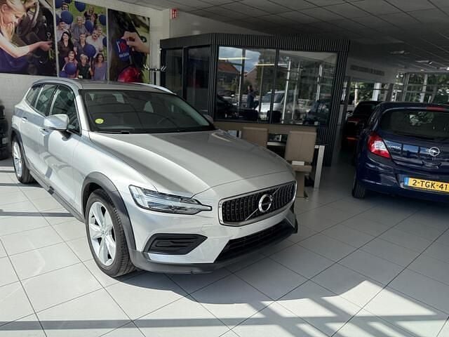 Zilver Gebruikt 2020 Volvo V60 CC Pro Stationwagen | € 18.750 - Afbeelding 1/4