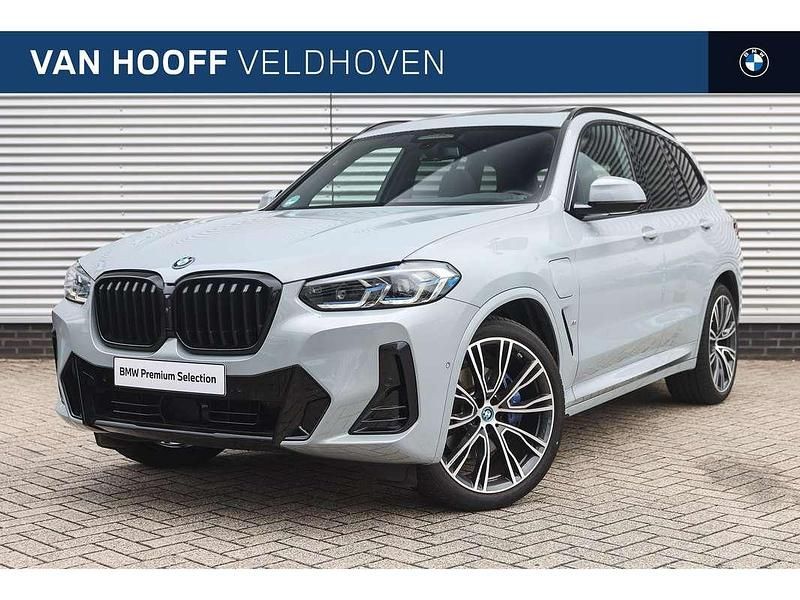 Grijs, metallic lak Gebruikt 2024 BMW X3 M Sport SUV | € 69.950 (Duur) - Afbeelding 1/4