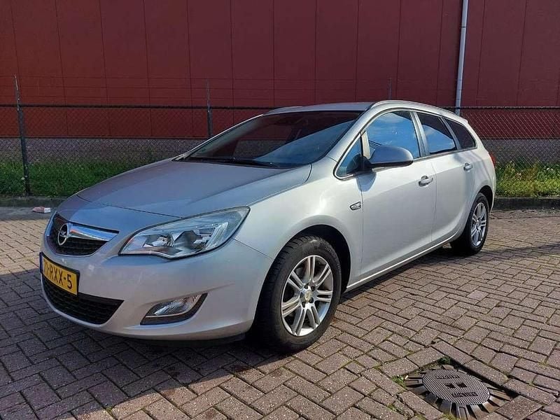 Grijs Gebruikt 2011 Opel Astra Edition Stationwagen | € 2.299 (Super prijs) - Afbeelding 1/4