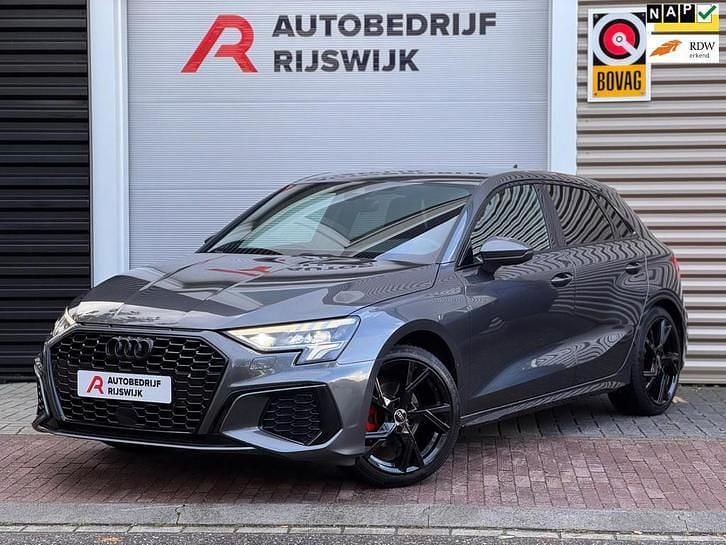 Grijs Gebruikt 2023 Audi A3 Hatchback | € 32.950 (Eerlijke prijs) - Afbeelding 1/1