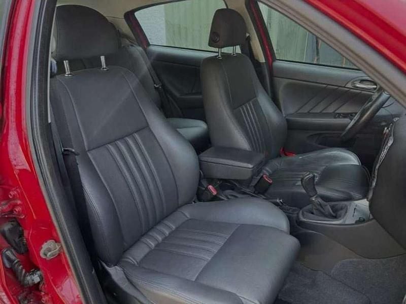 Rood Gebruikt 2009 Alfa Romeo 147 Distinctive Hatchback | € 2.200 (Iets duurder) - Afbeelding 1/4