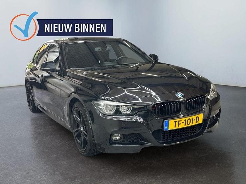 Zwart Gebruikt 2018 BMW 330 Executive Sedan | € 18.950 (Goede deal) - Afbeelding 1/4