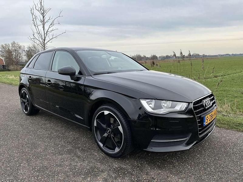 Occasion Audi A3 Sportback Attraction 105 PK (77 kW) 2013 Zwart Hatchback