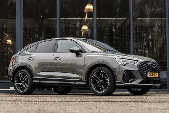 Occasion Audi Q3 Sportback Competition 150 PK (110 kW) 2024 Grijs (metallic) SUV