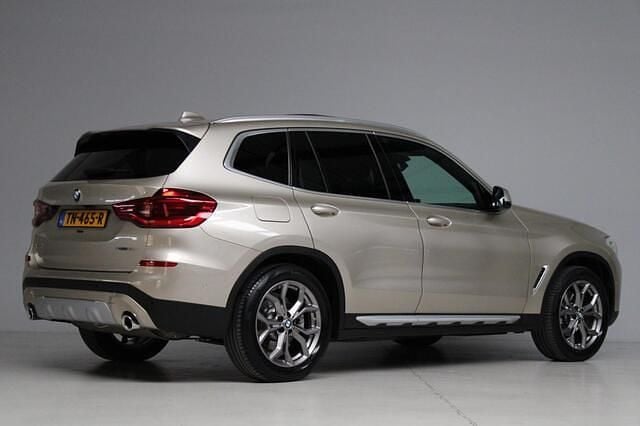 Geel (metallic) Occasion 2018 BMW X3 Executive SUV | € 27.945 (Eerlijke prijs) - Afbeelding 1/3