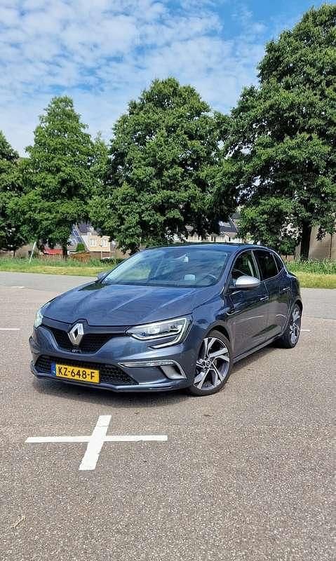 Grijs Gebruikt 2017 Renault Mégane GT GT Coupé | € 18.400 (Eerlijke prijs) - Afbeelding 1/4