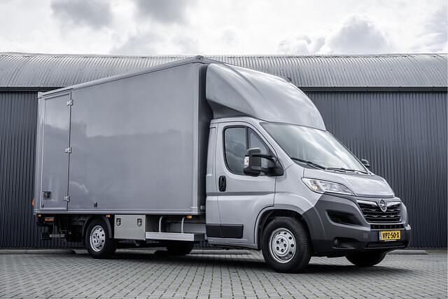 Occasion Opel Movano 165 PK (121 kW) 2022 Zilver Van