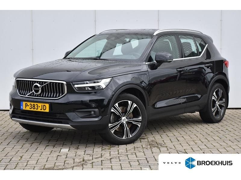 Zwart Gebruikt 2022 Volvo XC40 Inscription SUV | € 32.999 (Eerlijke prijs) - Afbeelding 1/4