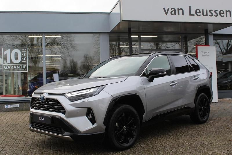 Grijs Occasion 2024 Toyota RAV4 Hybrid SUV | € 44.440 (Eerlijke prijs) - Afbeelding 1/4