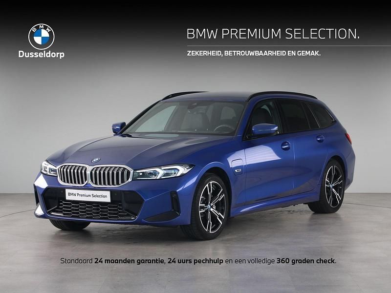 Blauw Occasion 2023 BMW 330e M Sport Stationwagen | € 40.500 (Goede deal) - Afbeelding 1/4