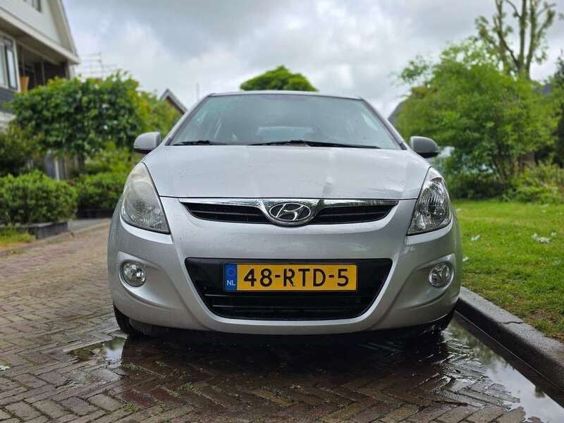 Grijs Gebruikt 2011 Hyundai i20 Hatchback | € 3.950 (Eerlijke prijs) - Afbeelding 1/4