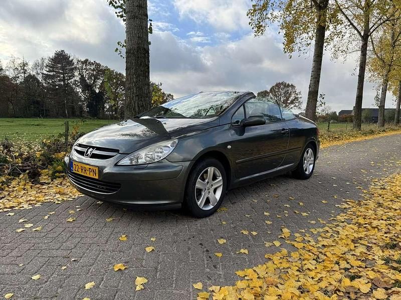 Grijs Gebruikt 2005 Peugeot 307 CC Cabriolet | € 3.800 (Eerlijke prijs) - Afbeelding 1/4