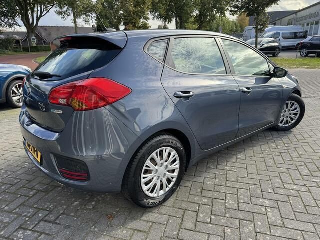 Occasion Kia Ceed 99 PK (72 kW) 2015 Grijs Hatchback