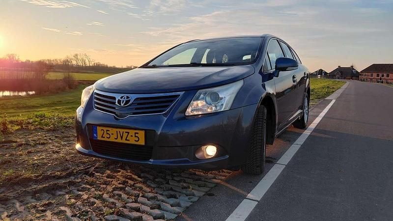Blauw Gebruikt 2009 Toyota Avensis Stationwagen | € 4.950 (Eerlijke prijs) - Afbeelding 1/4
