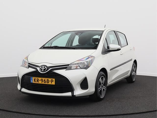 Wit Occasion 2016 Toyota Yaris Trend Hatchback | € 8.950 (Goede deal) - Afbeelding 1/4
