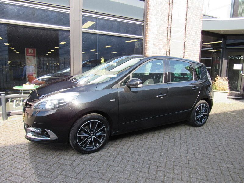 Zwart Gebruikt 2013 Renault Scénic III Bose Edition MPV | € 8.350 - Afbeelding 1/4
