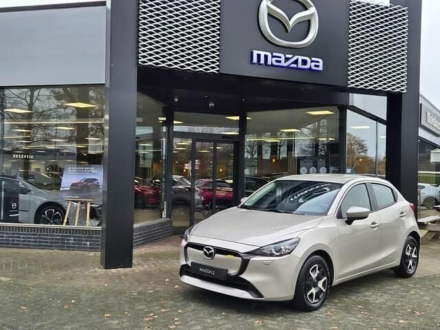 Platinum quartz metallic Gebruikt 2024 Mazda 2 Center-Line Hatchback | € 21.950 (Eerlijke prijs) - Afbeelding 1/3