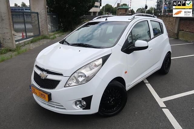 Wit Gebruikt 2011 Chevrolet Spark LS Hatchback | € 2.850 (Eerlijke prijs) - Afbeelding 1/4