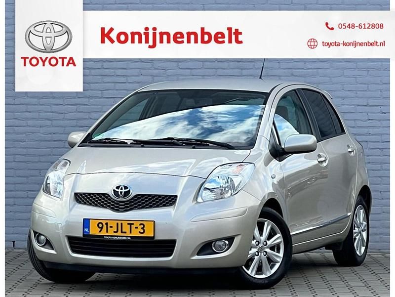 Beige Gebruikt 2009 Toyota Yaris Executive Hatchback | € 9.995 - Afbeelding 1/2